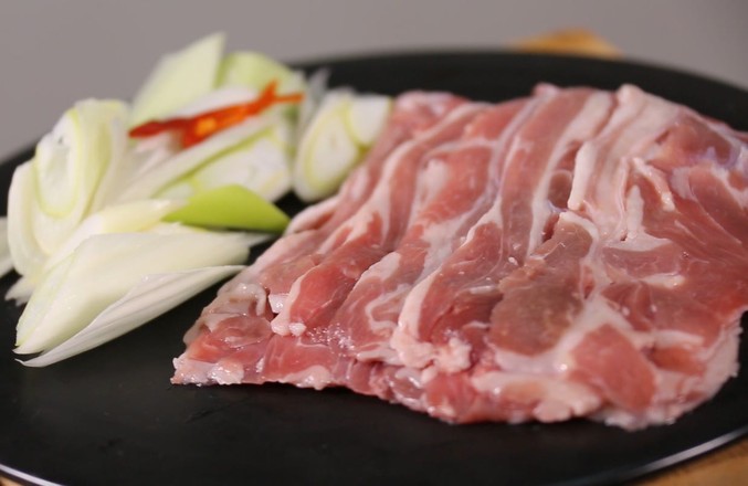 葱爆羊肉，秋季滋补佳品的步骤