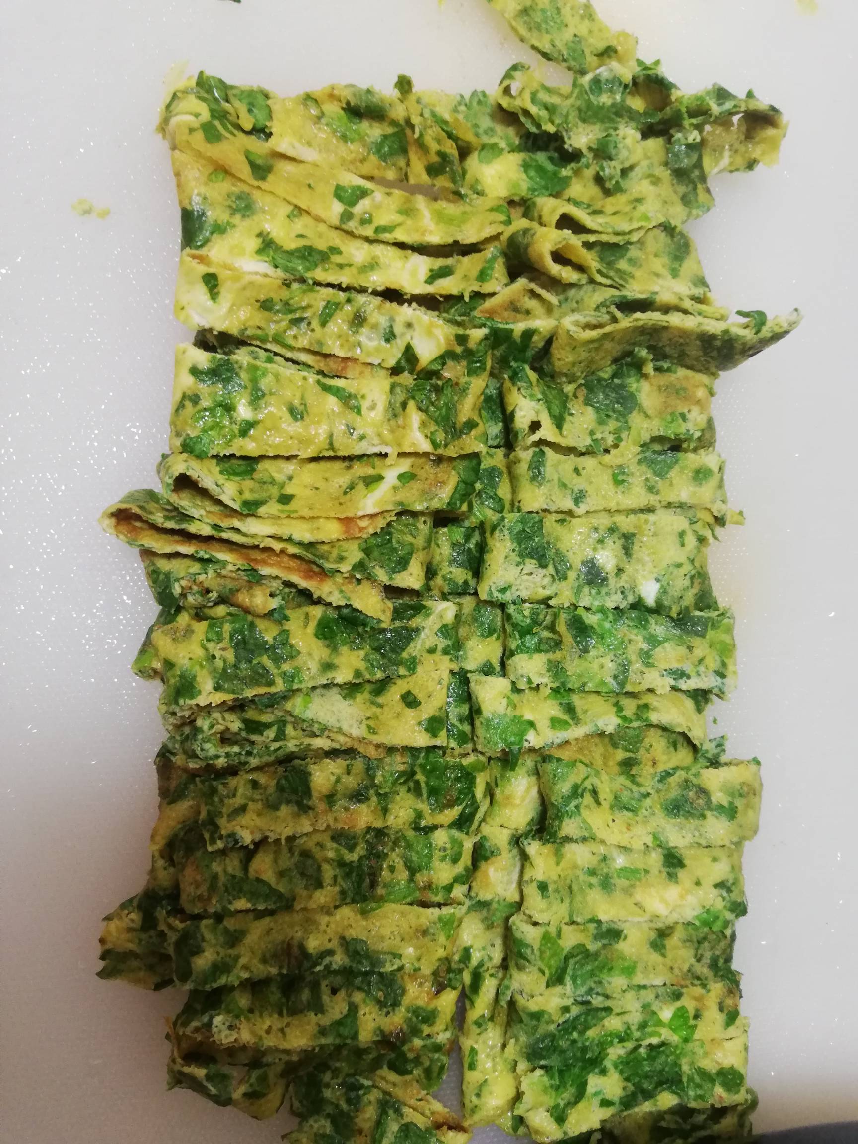 芹菜叶煎蛋的步骤