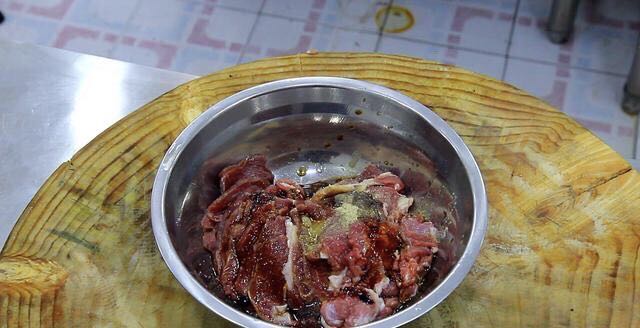 葱爆羊肉，秋季滋补佳品的步骤