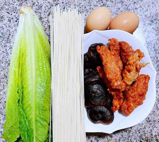 肉参牡蛎煎蛋青菜面的步骤