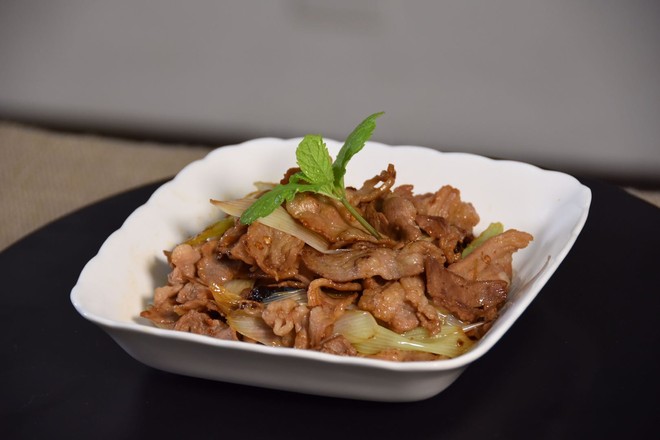 葱爆羊肉，秋季滋补佳品的步骤