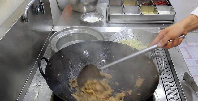 葱爆羊肉，秋季滋补佳品的步骤