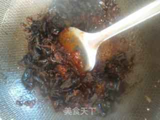 尖椒木耳炒豆腐的做法：步骤：1